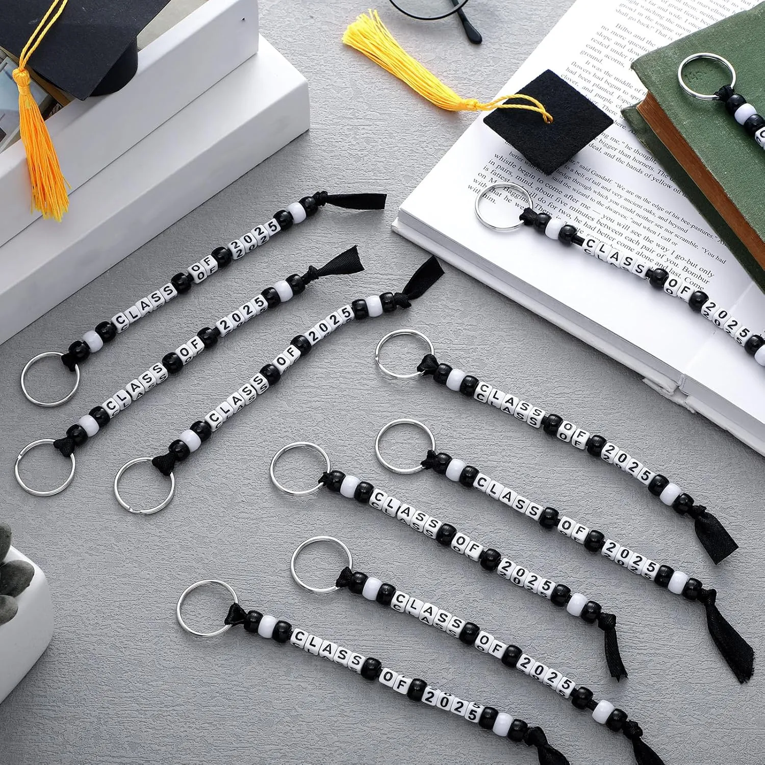 Sureio 24 Pcs Class of 2025 End of Year Gifts Graduation Trinkets Bulk Grad Keychain Graduation Party Favors Congrat for Prom(Black and White)